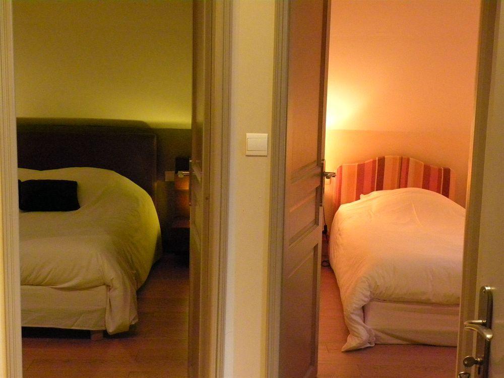 Hotel La Bastie D'urfe 3*