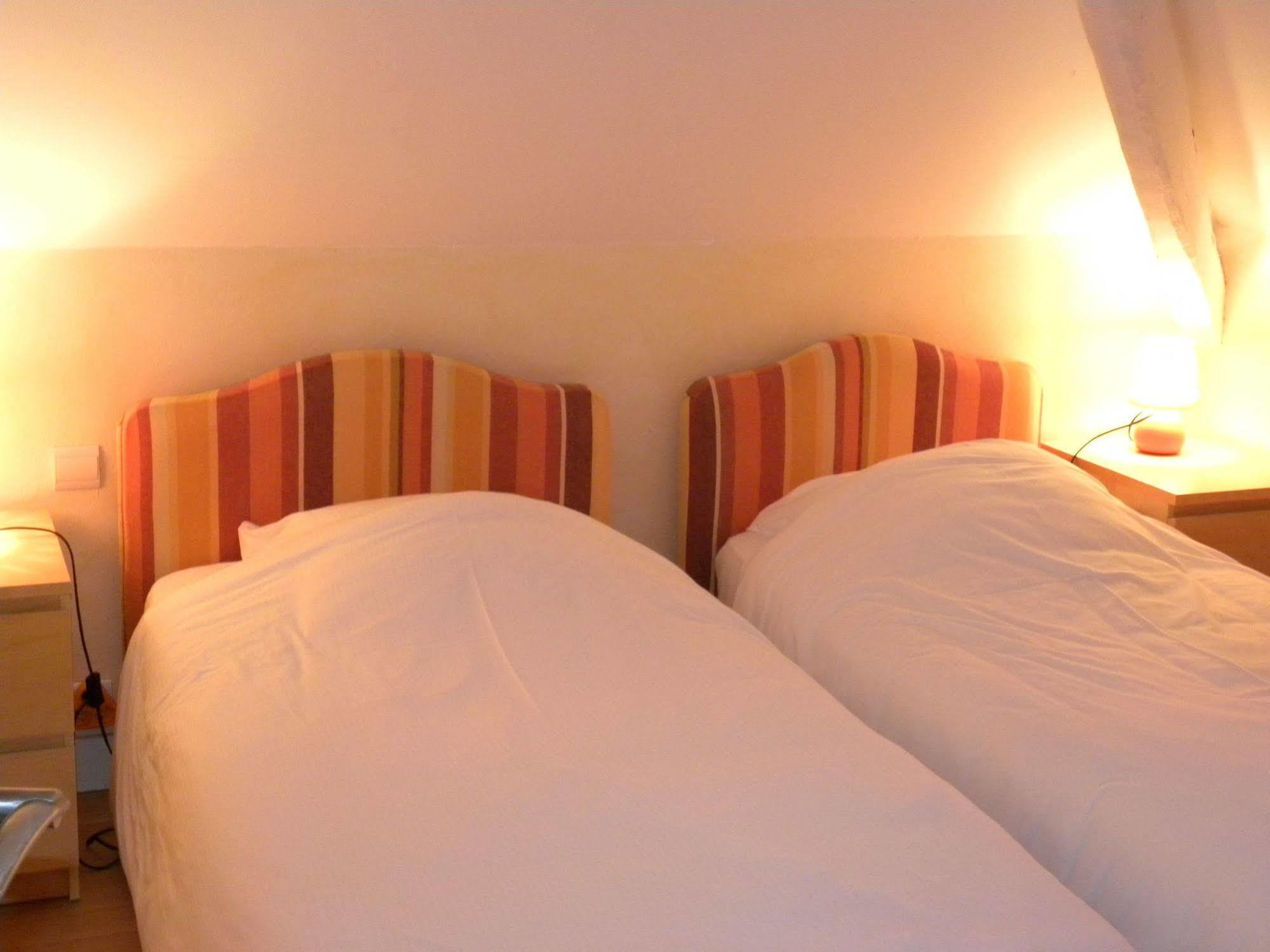 Hotel La Bastie D'urfe 3*